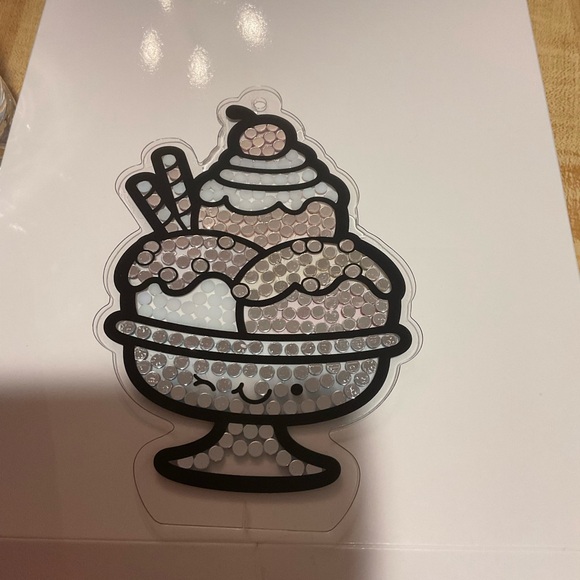 Ice Cream Sun Catcher Diamond Art with stand and hook sealed - Picture 3 of 3